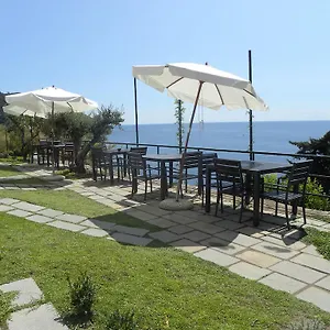 https://corte-del-gallo.hotelitalianriviera.com